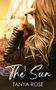 "The Sun" und "Tanya Rose" stehen im Vordergrund. Eine Frau mit langen Haaren und Lederjacke hebt die Hand zum Kopf., Buch