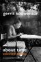 Texte: gerrit kouwenaar, about time, selected poems, translated by francis r jones.  
Ein älterer Mann schreibt im Freien., Buch
