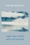 Text: "MAURA DOOLEY" und "Light that is both wave and particle". Eine abstrakte Illustration eines Segelbootes auf ruhigem Wasser.