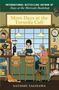 „More Days at the Torunka Café“ steht über einem Café-Szene mit Menschen, Katzen und Büchern.