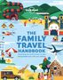 "The Family Travel Handbook" in großen blauen Buchstaben. Illustration mit Strandszene, Wasserpark und Safari-Abenteuer.