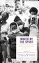 „MOVED BY THE SPIRIT: Religion and the Movement for Black Lives. Edited by Christophe D. Ringer, Teresa L. Smallwood, Emilie M. Townes.“ Im Hintergrund eine Menschenmenge bei einem Protest; vorne ein Kind in einer Umarmung., Buch