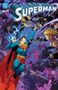 "Superman" in großen, blauen Buchstaben. Comic-Illustration von Superman kämpfend mit hell leuchtenden Effekten.