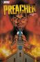 Oben steht "PREACHER COMPENDIUM ONE". Ein Mann, der diabolisch lächelt, hält einen Kirchturm. Flammen im Hintergrund., Buch