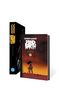 „Wonder Woman Dead Earth Absolute Edition“; Illustration, Frau mit Cape vor rotem Himmel und dunklem Boden., Buch