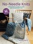 "No-Needle Knits: A Beginner’s Guide to Arm and Finger Knitting" zeigt Stuhl mit Decke und gemusterten Kissen., Buch