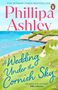 „A Wedding Under the Cornish Sky“ von Phillipa Ashley. Frau im Hochzeitskleid auf Wiese, Küste und Blumen im Hintergrund.