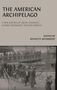 "The American Archipelago" von Kenneth Weisbrode. Menschen auf einem Steg, viele tragen Hüte und Mäntel. Historische Szene.