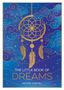 "The Little Book of Dreams" von Astrid Carvel. Illustration mit Traumfänger, goldenen Federn, blauen Wolken und Sternen.