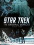„Star Trek: The Original Voyages - A Visual History“. Raumschiff und Crew vor einer eisigen Landschaft im Hintergrund., Buch