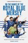 "On the Banks of the Royal Blue Mersey" von Christopher Beesley; Spieler in blauen Trikots jubeln., Buch