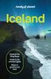 „Iceland“ und „Explore the Ring Road“ vor einer Küstenlandschaft mit Nordlichtern und schwarzen Stränden., Buch