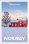 Text: "INSIGHT GUIDES", "FREE EBOOK", "NORWAY".  
Ein rotes Haus im Schnee vor einer Berg- und Seelandschaft.