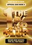 „OFFICIAL QUIZ BOOK 3“, „THE 1% CLUB“. Goldener, glänzender Hintergrund mit großen, dreidimensionalen Buchstaben., Buch
