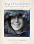 "Hearts & Bones: The life and music of Paul Simon. The Illustrated Biography. Schwarz-weiß Foto eines lachenden Mannes.", Buch