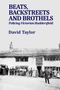 Titel: "BEATS, BACKSTREETS AND BROTHELS". Historisches Foto mit Menschen vor einem alten Gasthaus.