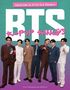 Text: "Includes 16 Pull Out Posters", "BTS K-POP KINGS". Sieben Männer in verschiedenen Anzügen posieren vor einem zweifarbigen Hintergrund.