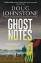 „Doug Johnstone, Ghost Notes, The Skelfs feel like family.“ Gelber Krankenwagen auf einem nebligen Friedhof., Buch