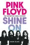 "PINK FLOYD: THE DEFINITIVE ORAL HISTORY SHINE ON" von Mark Blake. Vier Männer in Schwarz-Weiß darunter., Buch