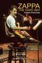 "Zappa The Hard Way" von Andrew Greenaway. Vorwort von Candy Zappa, Nachwort von Pauline Butcher. Musiker auf der Bühne., Buch