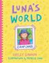 „Luna's World“, „Camp Chaos“, „Hayley Gannon“, „Illustrations by Michelle Conn“. Fröhliches Mädchen mit Hut, bunte Zeichnung.
