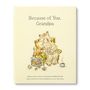 Text: "Because of You, Grandpa". Illustration von zwei Bären, ein großer und ein kleiner, lesen zusammen auf einem Sessel., Buch