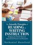 "The Scientific Principles of Reading & Writing Instruction" von Nathaniel Hansford. Bücher, Notizen und Hände auf einem Tisch.
