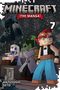 "Minecraft: The Manga, 7." Drei Figuren in pixeligem Stil, angespannt, vor einer düsteren Kreatur.