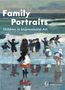 Text: "Family Portraits. Children in Impressionist Art." Gemälde: Kinder spielen am Strand, teils im Wasser., Buch