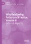 Text: "Whistleblowing Policy and Practice, Volume II: External Aspects." Lila Hintergrund mit weißem Text und einfachen Mustern., Buch
