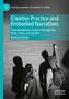 "Creative Practice and Embodied Narratives" von Barbara Doran. Schatten von Menschen beschreiben eine Wand mit Binärcode., Buch