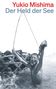 Text: "Yukio Mishima Der Held der See". Junge im Wasser freut sich mit gefangenem Fisch., Buch