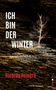 Text: "ICH BIN DER WINTER". Unten in Rot: "Ricardo Romero", "Roman". Ein einsamer Baum auf dunklem, strukturiertem Boden., Buch