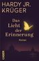 "Das Licht der Erinnerung" von Hardy Jr. Krüger. Eine gelbe Silhouette eines Schmetterlings über einer Stadtsilhouette.