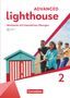 ADVANCED lighthouse. Workbook mit interaktiven Übungen. Vier Kinder ziehen ein Seil am Strand. Haus in Streifen. Cornelsen.
