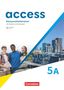 „access Klassenarbeitstrainer mit Audios und Lösungen“, „5A“, „Mit digitalen Medien“, Bild: Drei Jugendliche, Stadtansicht., Buch