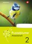 "Pusteblume Arbeitsheft 2" in großer Schrift, mit einer Meise auf einem Ast und einem grünen Hintergrund., Buch