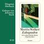 Text: "Diogenes Hörbuch. Gelesen von Johannes Steck. Martin Walker Eskapaden. Der achte Fall für Bruno Chef de police. 8 CD. Roman."  
Illustration einer Treppe im Wasser neben einer Mauer mit rotem Tor und Efeu., 8 CDs