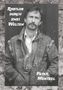 "Rastlos durch zwei Welten" und "Peter Mentzel" in weißer Schrift. Schwarz-weiß Foto eines Mannes in Jeansjacke., Buch