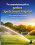 Text: "The comprehensive guide to perfect Sports Ground Irrigation. How to irrigate your turf sustainably, efficiently and cost-effectively." Eine grüne Wiese wird von mehreren Wassersprinklern bewässert. Hintergrund mit Bäumen und Sonnenuntergang., Buch
