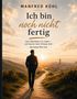 "MANFRED KÜHL: Ich bin noch nicht fertig. Vom Überleben ins Leben. Ein Mann geht auf einem Pfad in Richtung Stadt im Sonnenuntergang.", Buch