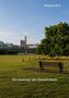 „Ein Sommer am Gleisdreieck“ zeigt textlich eine Parkszene mit Bank, Gras, Baum und im Hintergrund eine Eisenbahnbrücke., Buch