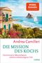 „SPIEGEL Bestseller“, „Andrea Camilleri: DIE MISSION DES KOCHS“. Küstenlandschaft mit Segelboot und Haus., Buch