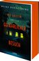 "Die Ärztin: Gefährlicher Besuch" von Meike Dannenberg. Thriller. Dunkles Haus mit leuchtenden Fenstern bei Nacht., Buch
