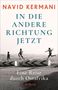 Text: "IN DIE ANDERE RICHTUNG JETZT" von Navid Kermani, "Eine Reise durch Ostafrika". Drei springende Kinder vor Landschaft., Buch