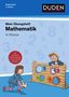 Übungsheft Mathematik 4. Klasse. Illustration: Zwei Kinder spielen mit einem Holzwandspiel mit bunten Zahlenlöchern., Buch