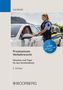 „Praxiswissen Verkehrsrecht: Hinweise und Tipps für den Streifendienst“, 5. Auflage, 2500 Hinweise, Daubner, ein Polizist kontrolliert ein Auto.