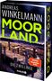 Text: "Andreas Winkelmann, Moorland, Die Zwillinge, SPIEGEL Bestseller-Autor, Thriller." Ein düsterer Holzweg im Moor., Buch