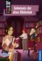 „Geheimnis der alten Bibliothek“. Drei Mädchen in einer Bibliothek, umgeben von Bücherregalen. Eine Illustration., Buch
