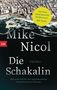 "Der beste südafrikanische Thrillerautor!" BBC Radio. Mike Nicol, Die Schakalin. Luftaufnahme einer Küste mit Stadt., Buch